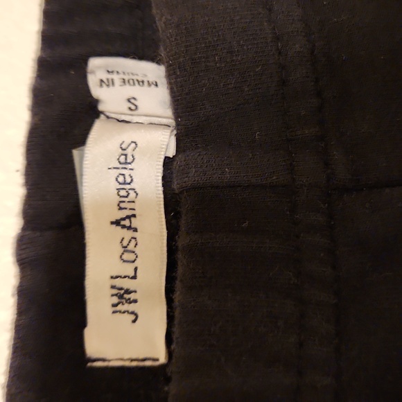 Classic black leggings with chic embroidery by JOHNNY WAS. - Picture 4 of 6